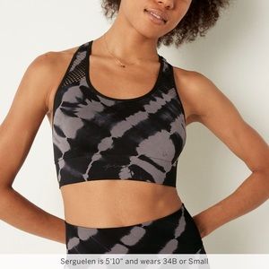 Seamless lightly lined racer back sports bra